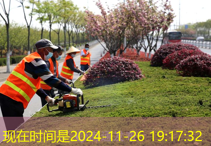 用網(wǎng)球拍練胸肌的方法